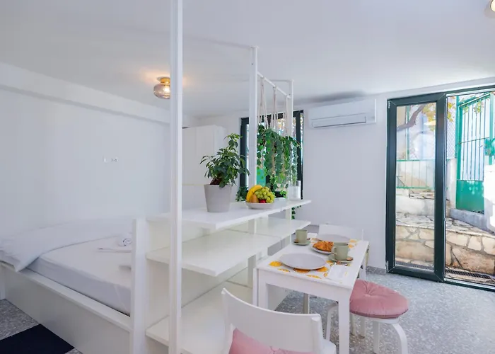 Aspalathos Romantic Retreat Apartment