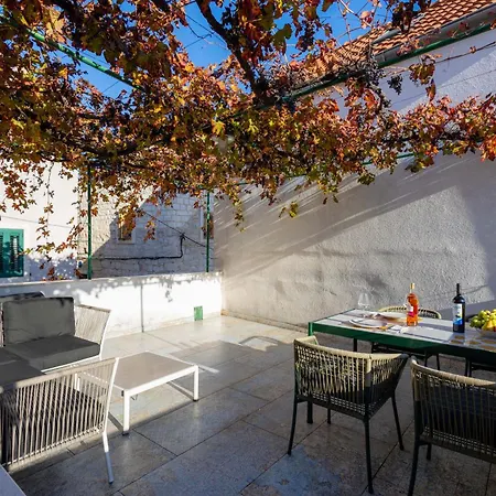 Aspalathos Romantic Retreat * سبليت